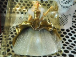 barbie ornament 2000 gold view